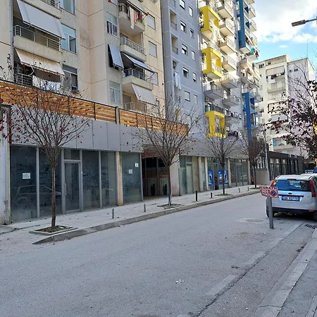 Apartment Noon *