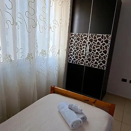 Apartment Noon *